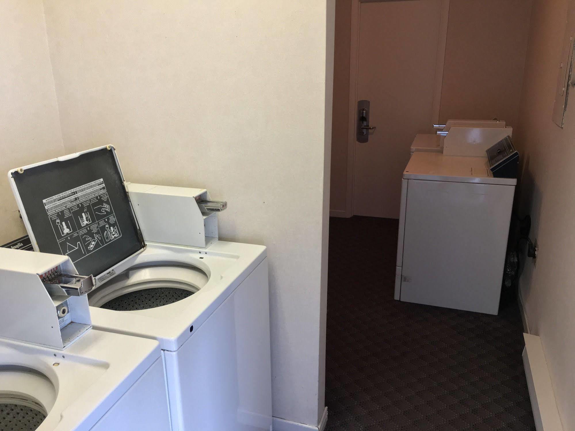 Fairway Inn Sussex Ngoại thất bức ảnh