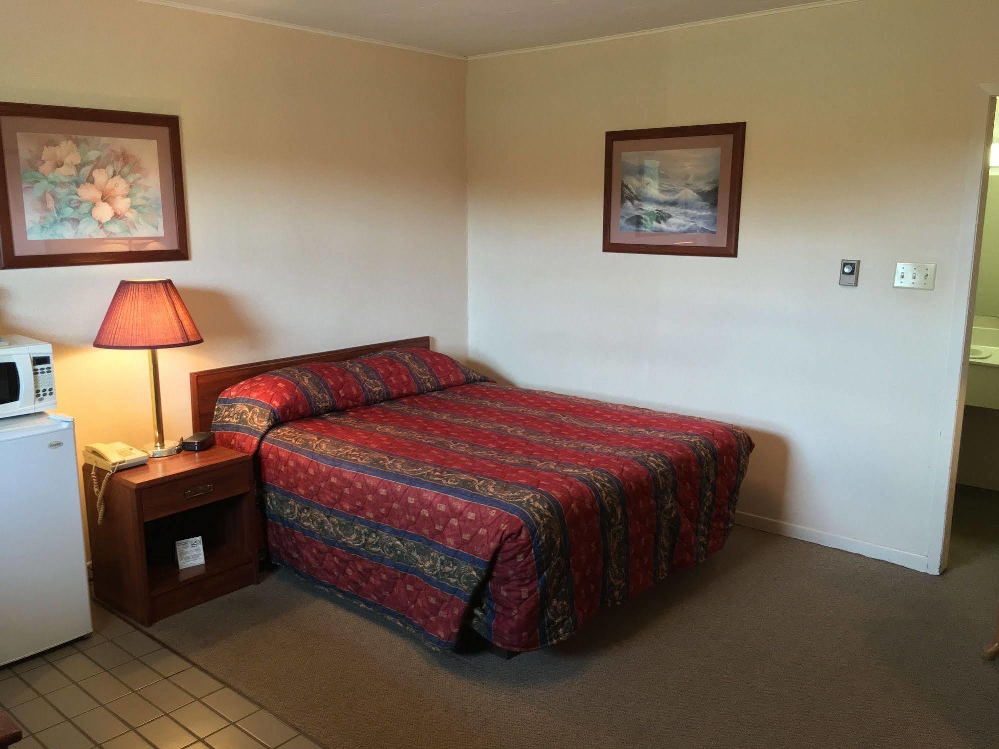 Fairway Inn Sussex Ngoại thất bức ảnh