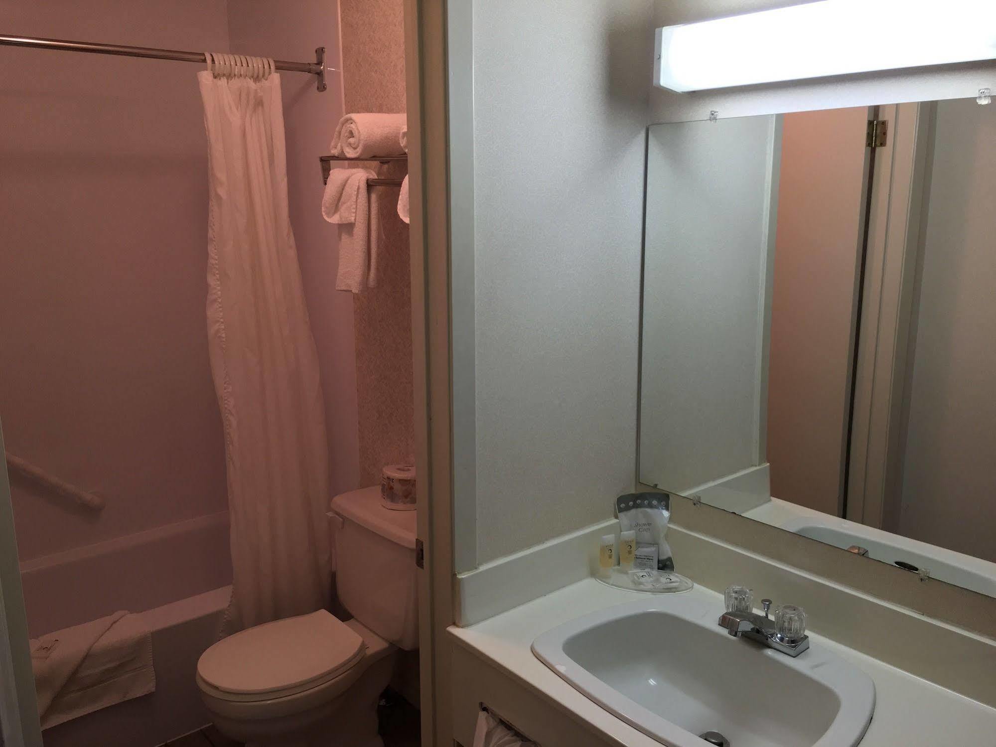 Fairway Inn Sussex Ngoại thất bức ảnh